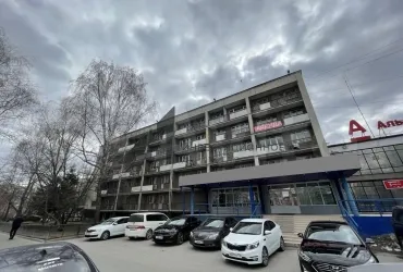 Здание на 1ой линии Республики