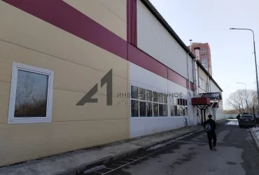 Продам здание на большом участке